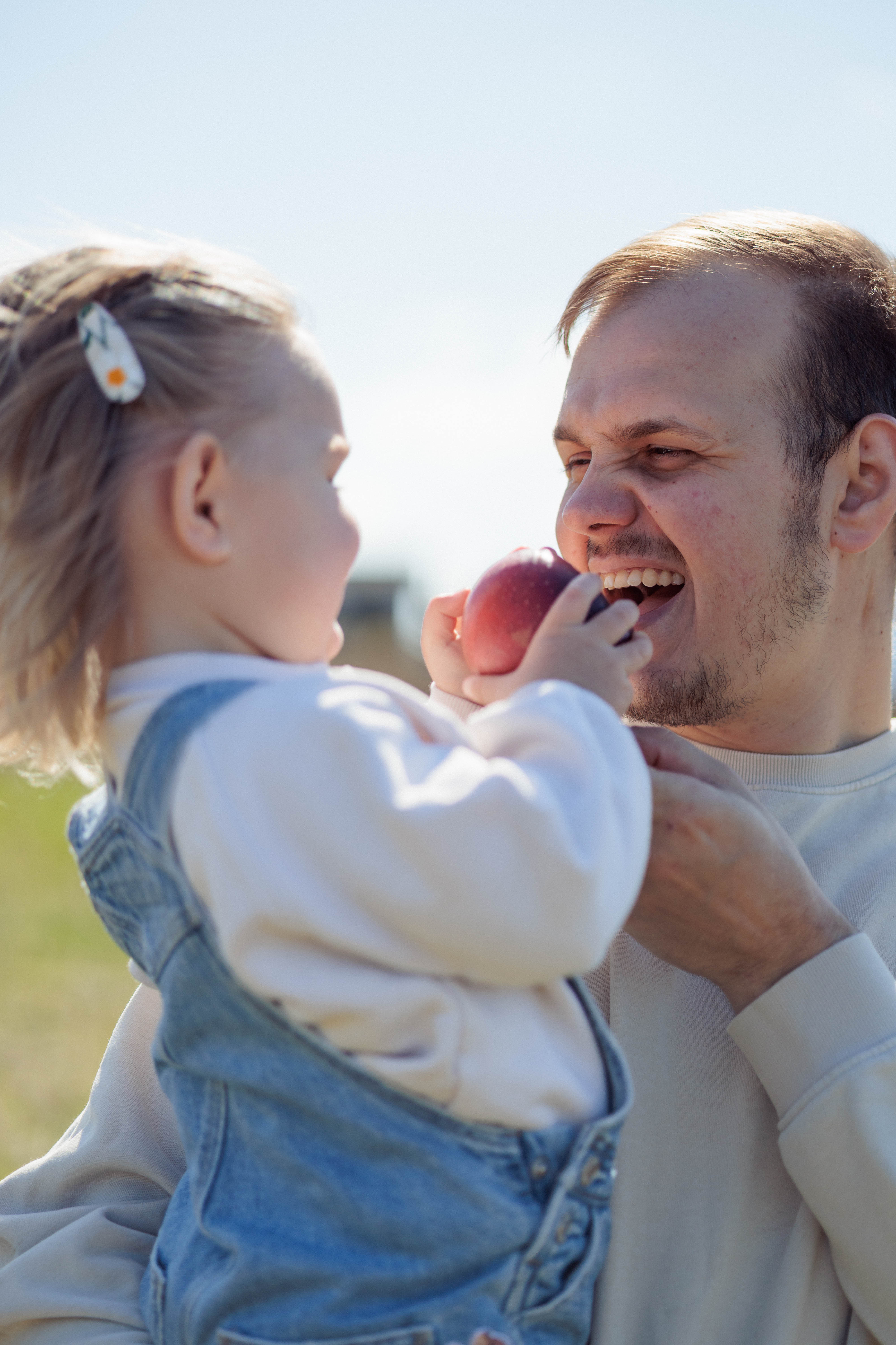 A beautifully decorated wedding cake featuring red and white roses.